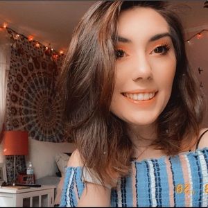 Meet your Posher, Danielle